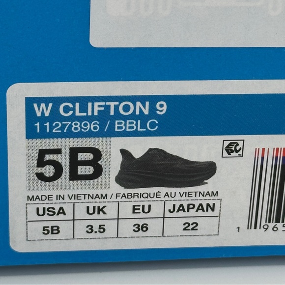 NWT Hoka Clifton 9 Women’s Running Shoes All Black Hoka one one NEW - Picture 4 of 14